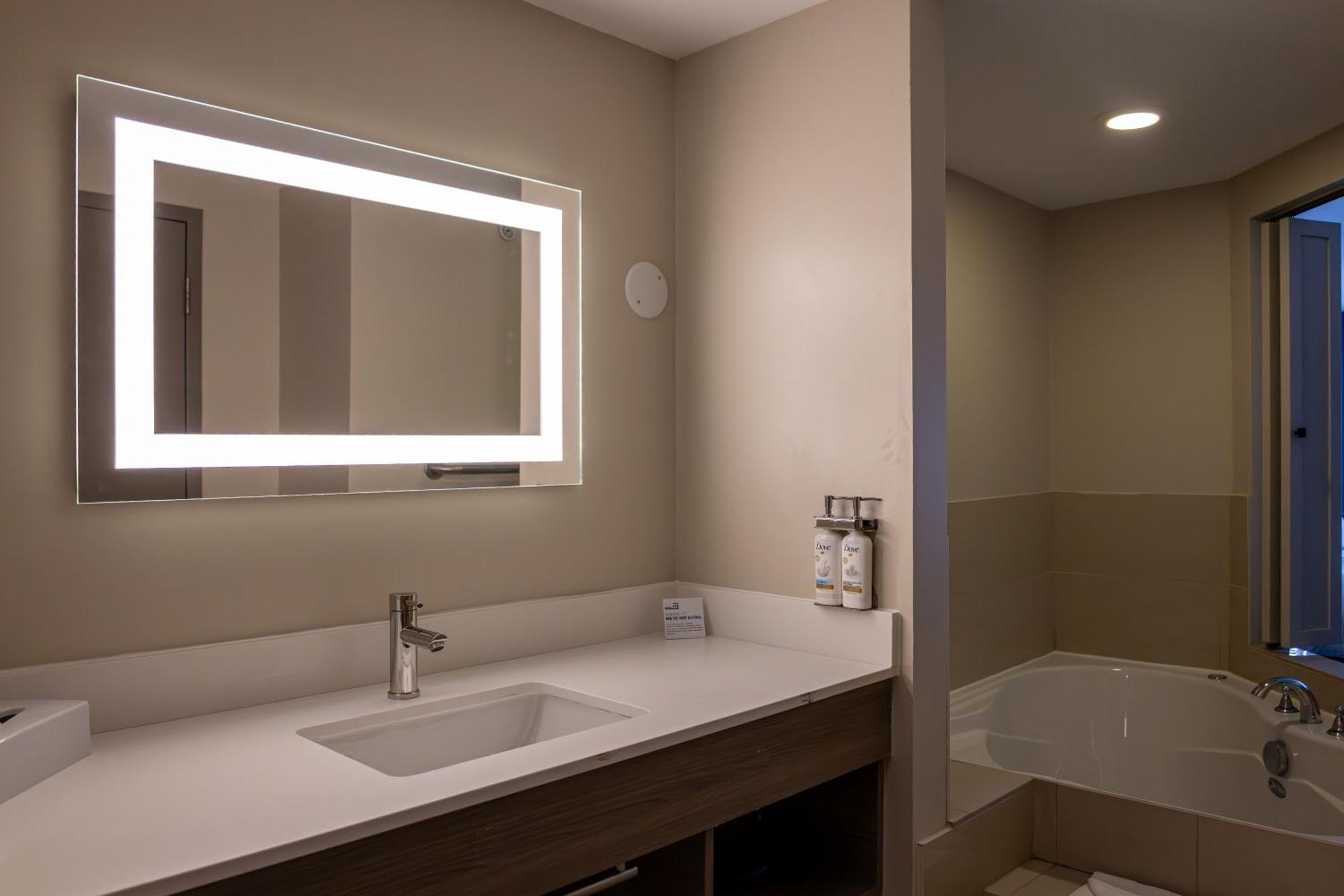Holiday Inn Express Hotel & Suites Brockville By Ihg Extérieur photo