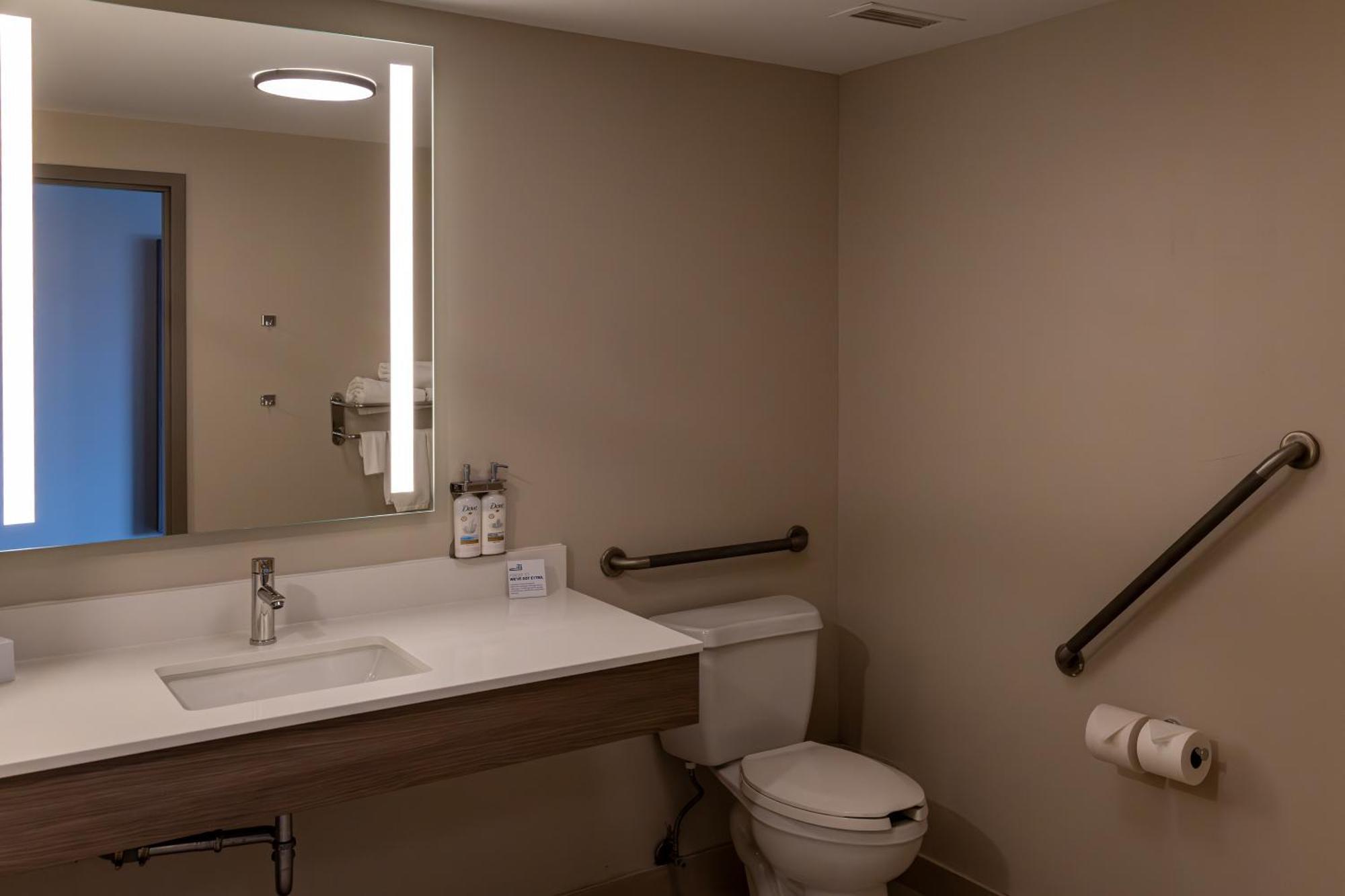 Holiday Inn Express Hotel & Suites Brockville By Ihg Extérieur photo