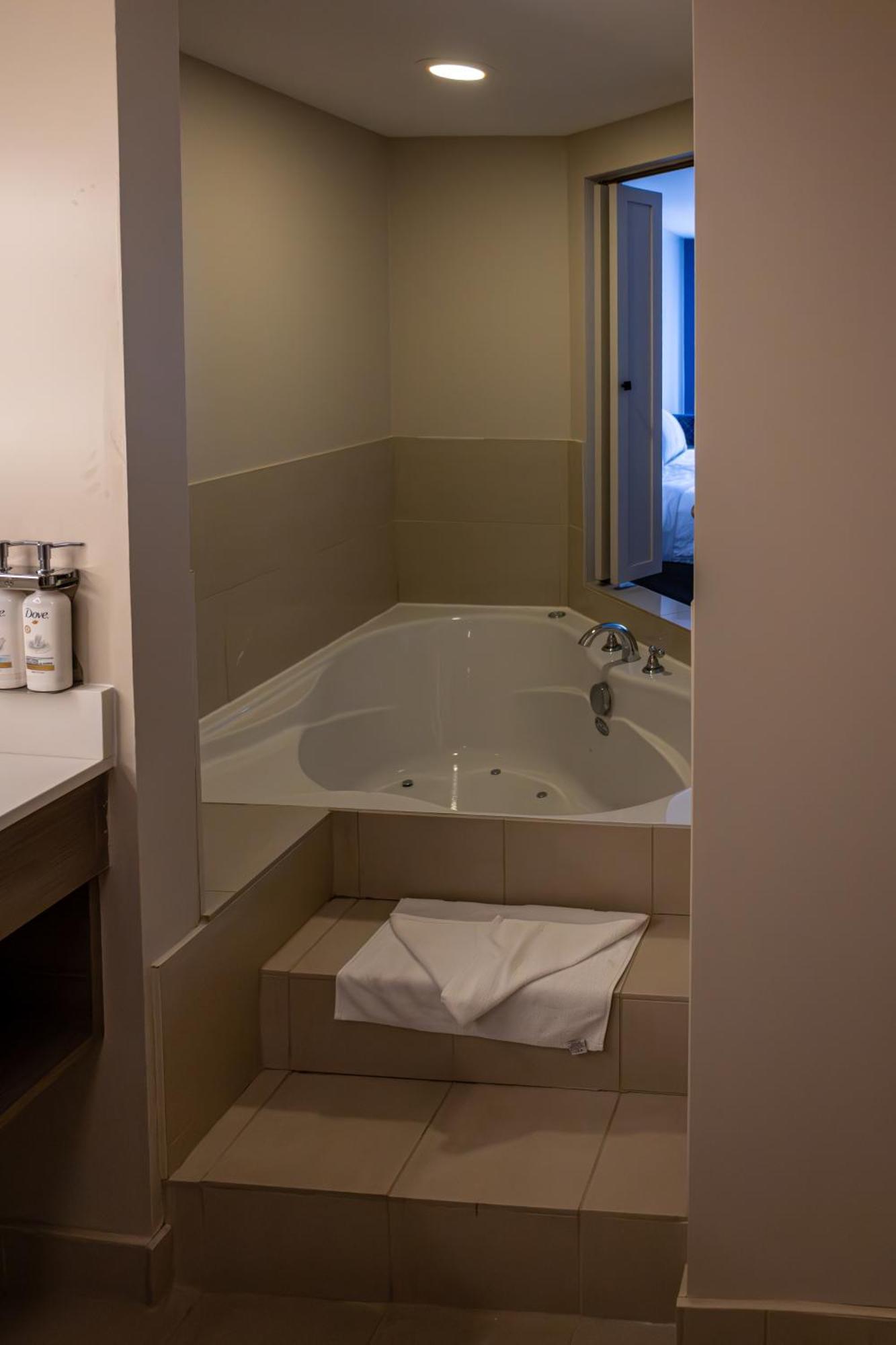 Holiday Inn Express Hotel & Suites Brockville By Ihg Extérieur photo