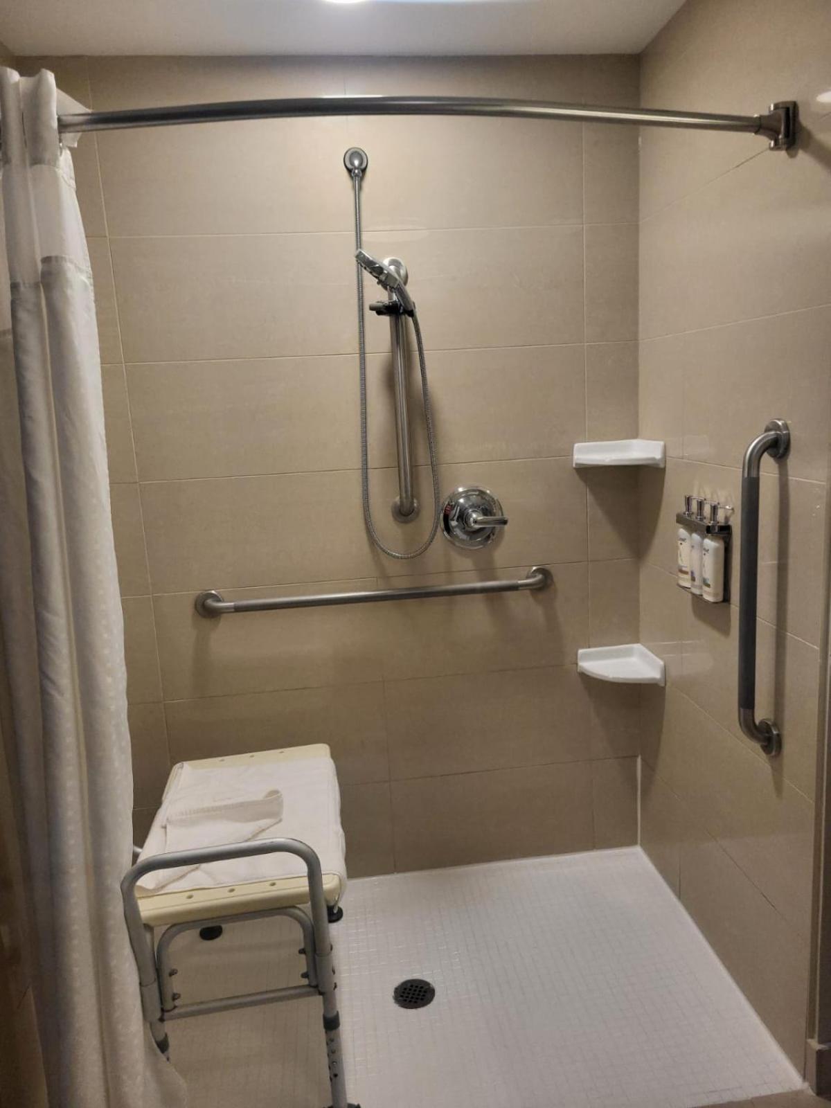 Holiday Inn Express Hotel & Suites Brockville By Ihg Extérieur photo