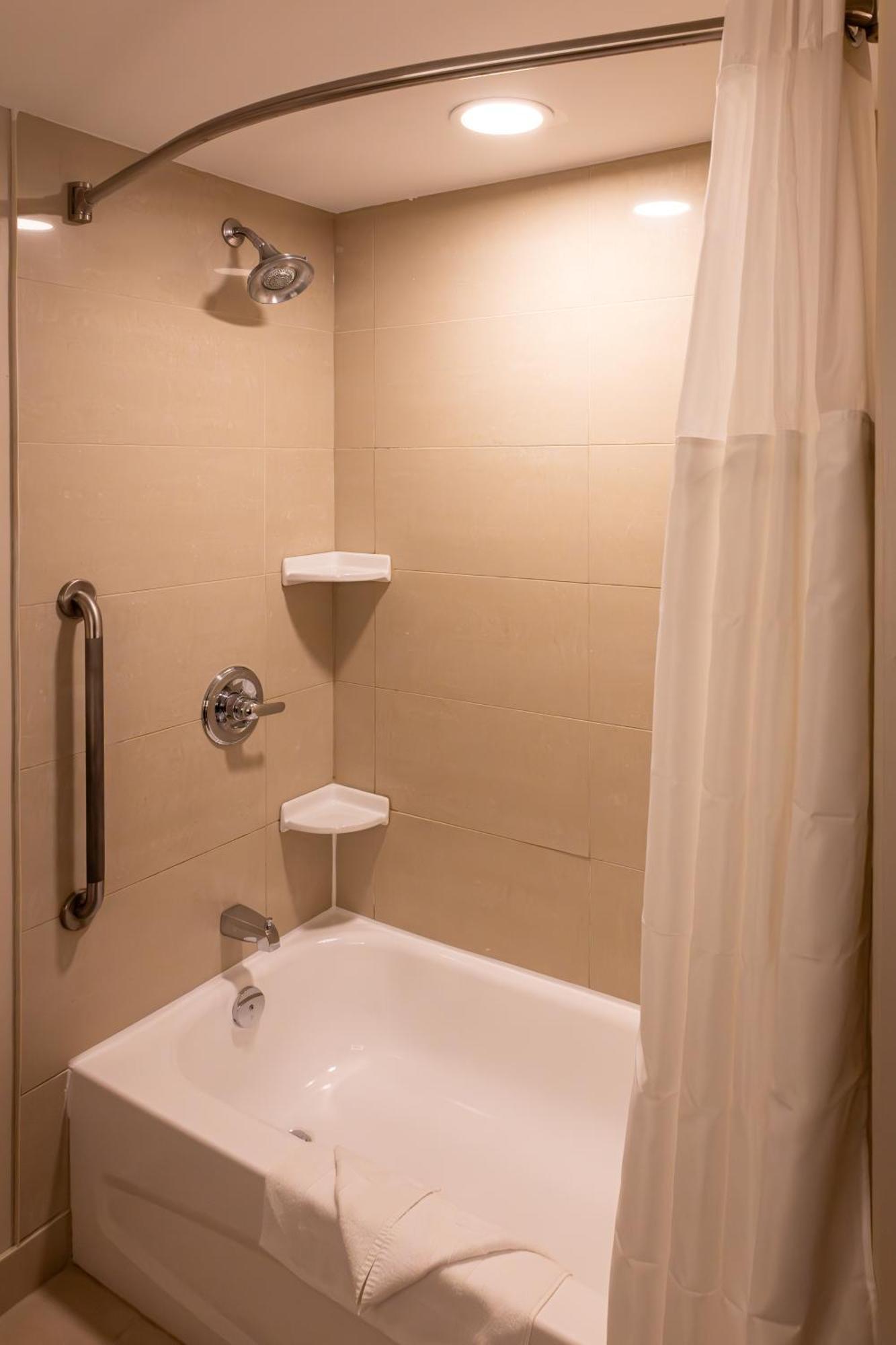 Holiday Inn Express Hotel & Suites Brockville By Ihg Extérieur photo