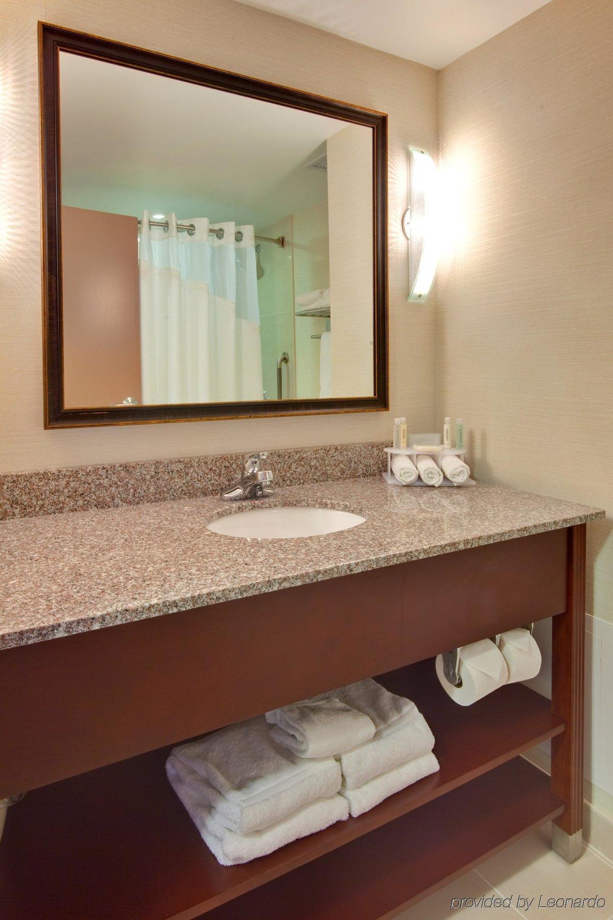 Holiday Inn Express Hotel & Suites Brockville By Ihg Chambre photo